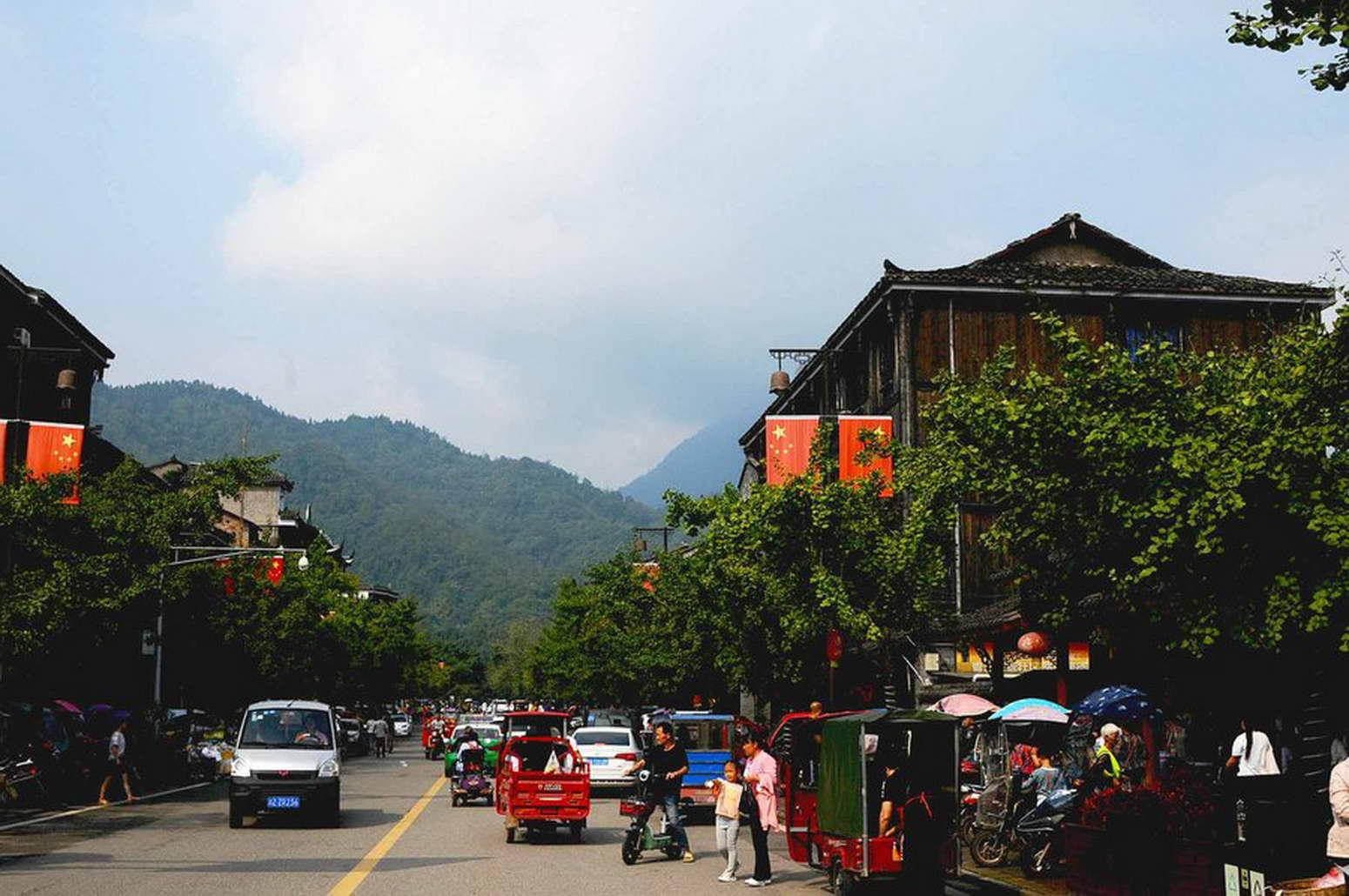 中国“最帅”医生走红，17岁高分考进中山大学，25岁博士毕业